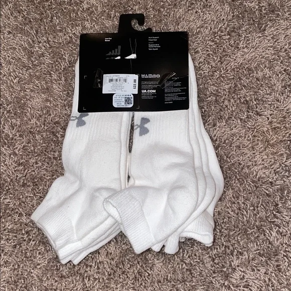 NWT 6 pack of white Under Armour low cut socks size 12 &up - Picture 2 of 2
